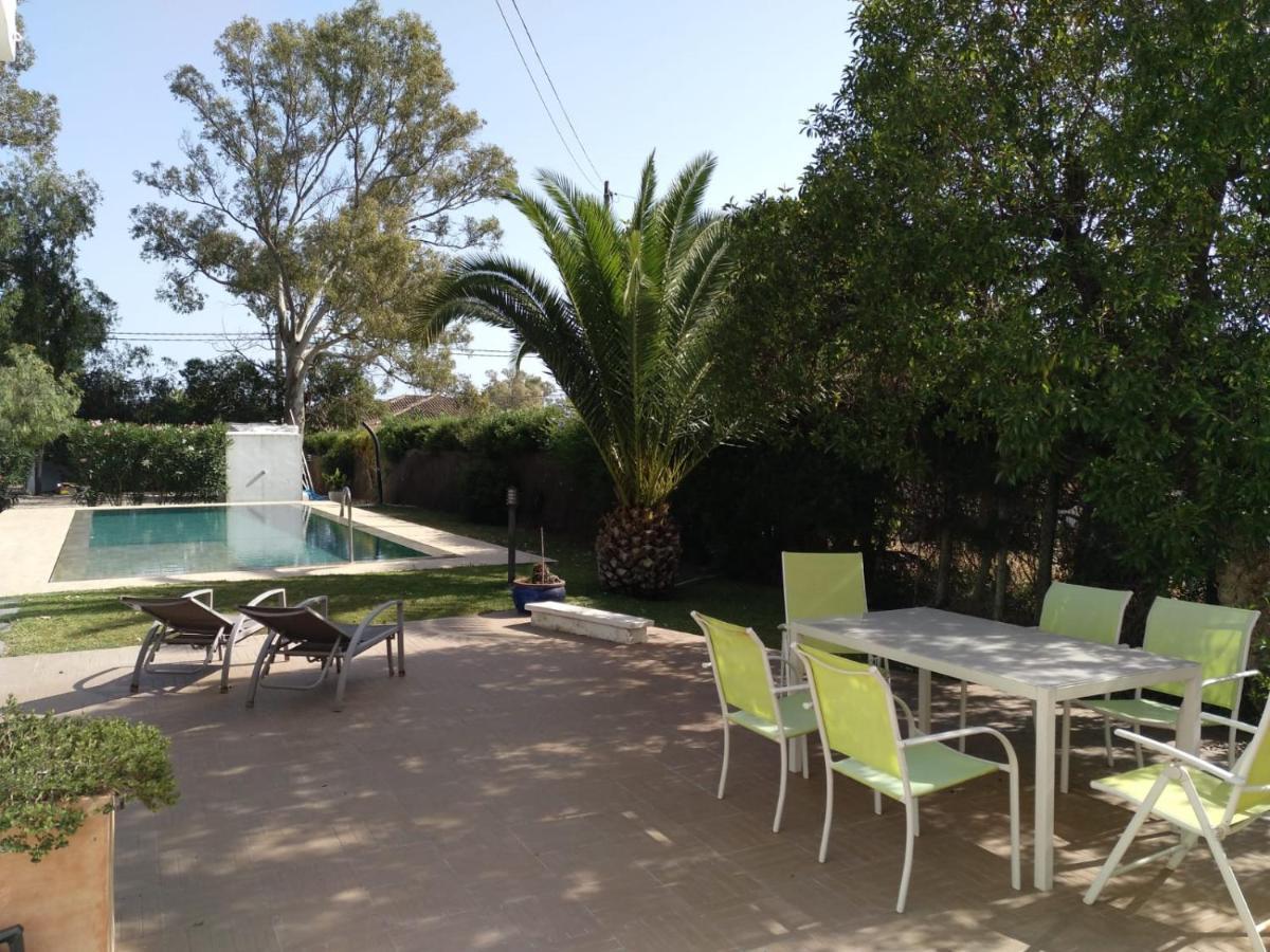 Chalet con Piscina - LAS ADELFAS Chiclana de la Frontera Exterior foto