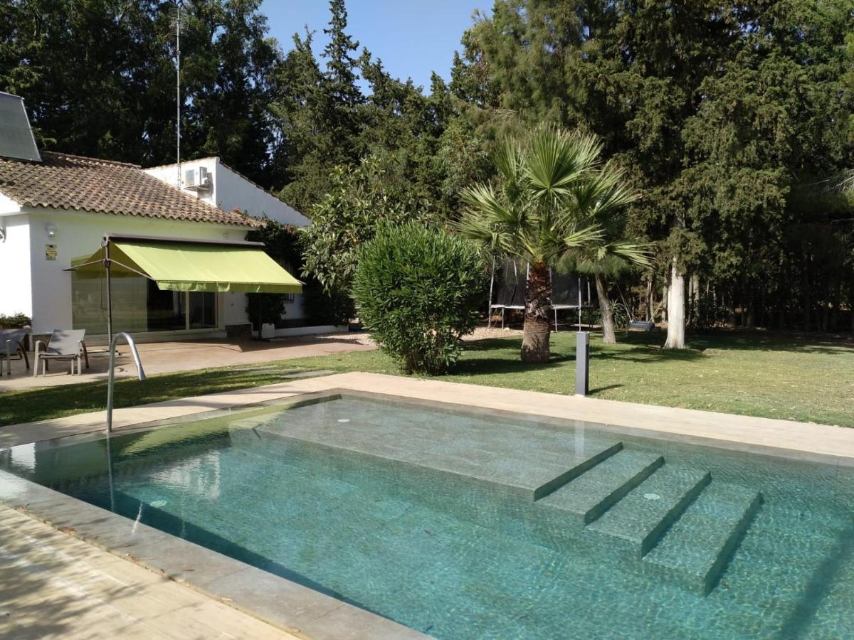 Chalet con Piscina - LAS ADELFAS Chiclana de la Frontera Exterior foto