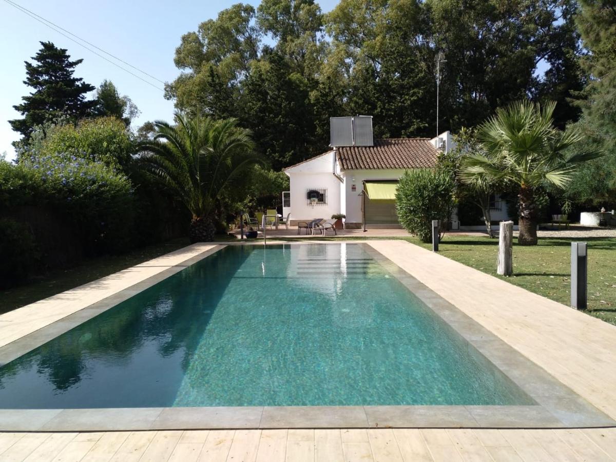 Chalet con Piscina - LAS ADELFAS Chiclana de la Frontera Exterior foto